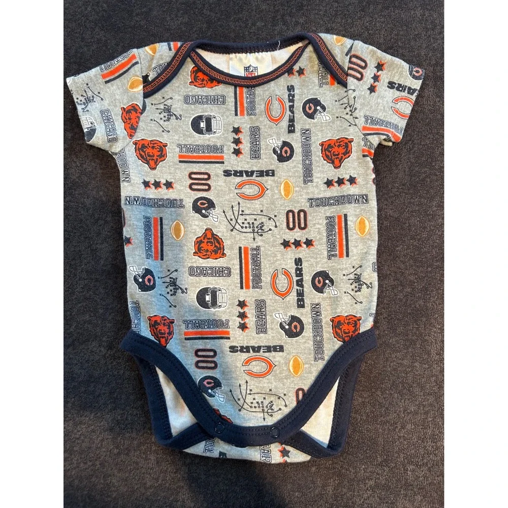 Chicago Bears NFL Infant Bodysuit 0-3 Months Gray All Over Print Romper